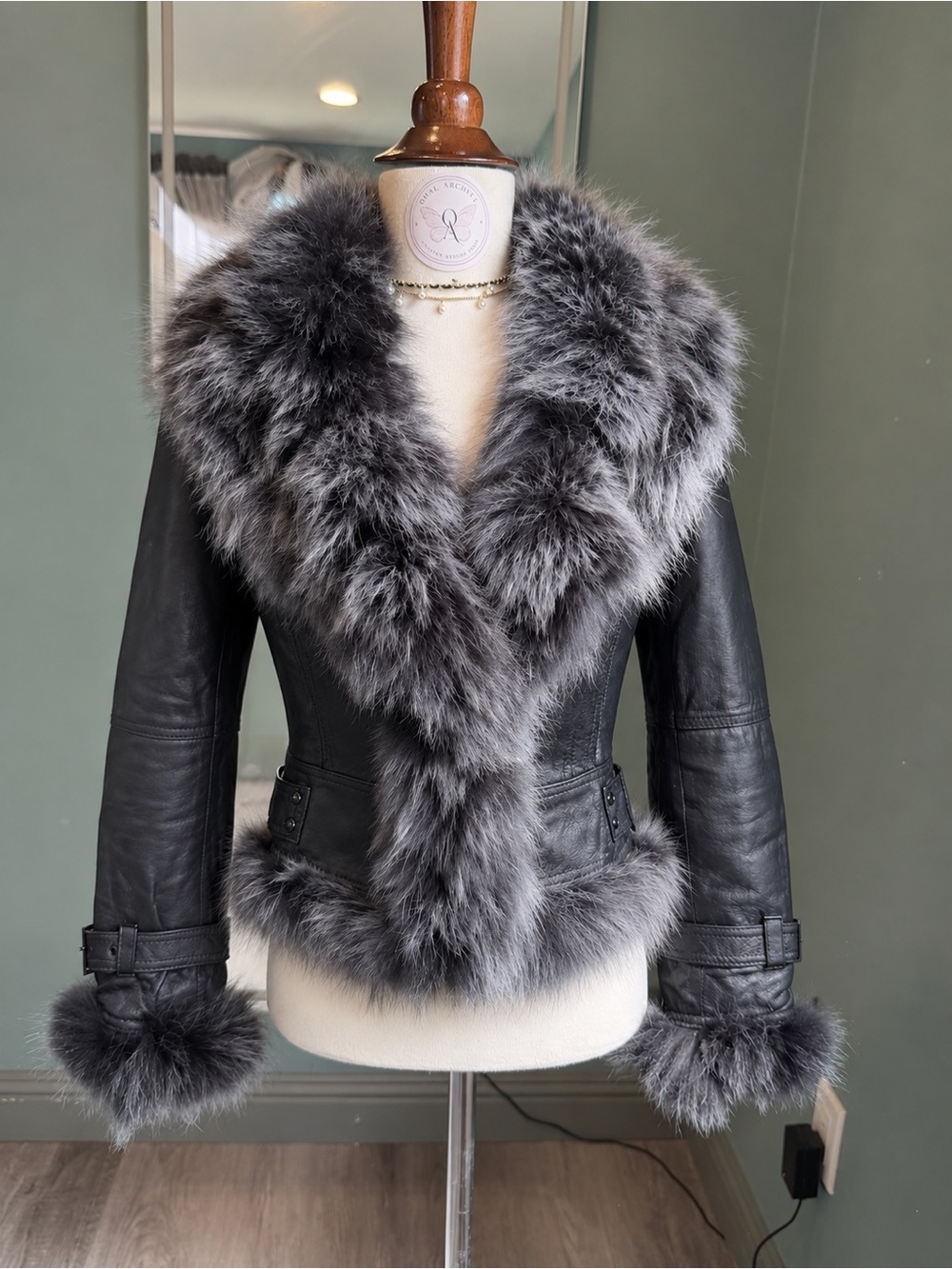 Vintage Black Pigskin Leather Fox Fur Trim Fitted Cropped Jacket XS